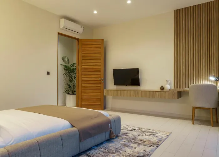 别墅 Private Romantic Pool 1bd In 塞米亚克